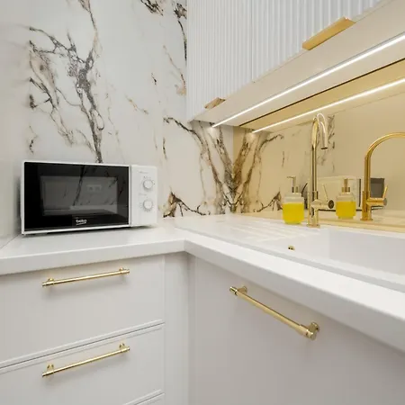 Elegant With Parking On Kepa Mieszczanska By Renters Prestige Breslavia