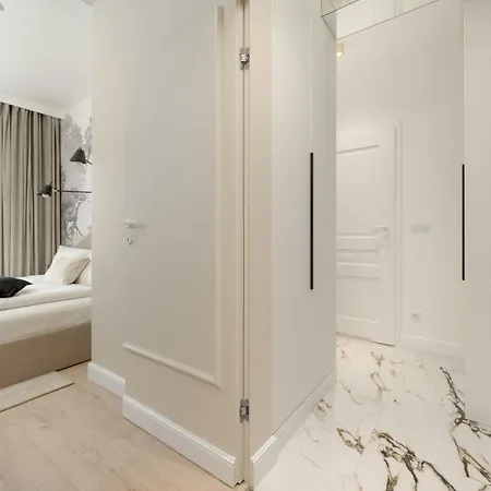 Elegant With Parking On Kepa Mieszczanska By Renters Prestige Breslau
